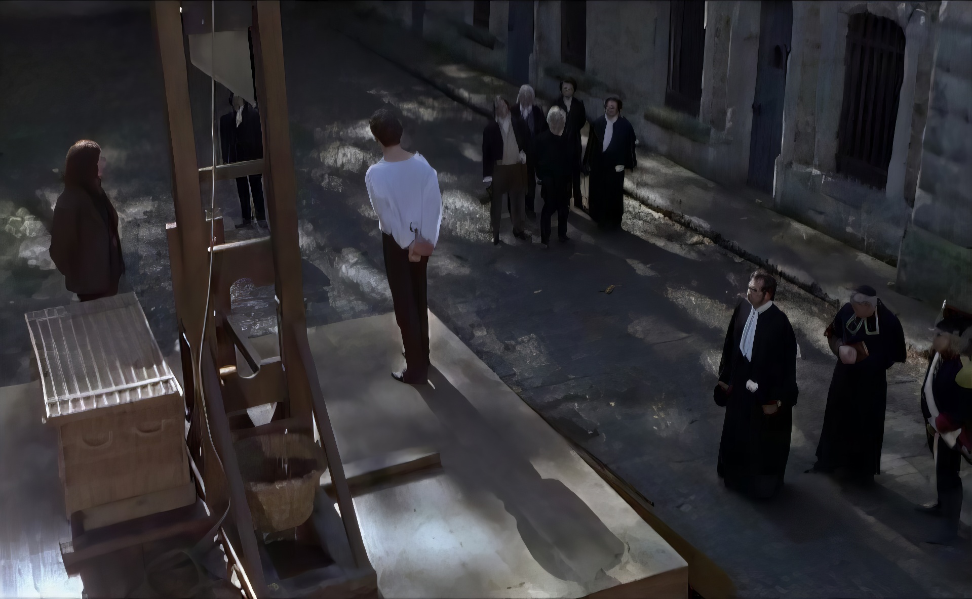 Жульен Сорель на эшафоте. Кадр из телефильма "Красное и черное" режиссёра Жана-Даниэля Верхака (1997).