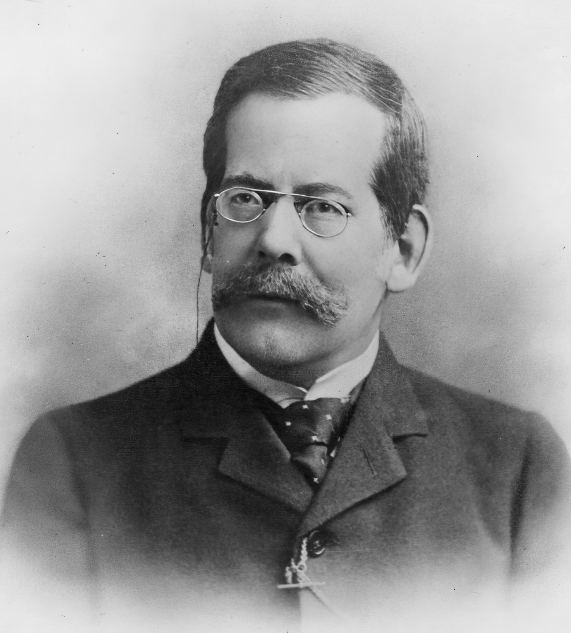 Генри Суит (1845—1912) — английский филолог, фонетист и грамматик. В некоторой степени, явился прообразом профессора Хигинса из пьесы Бернарда Шоу "Пигмалион".