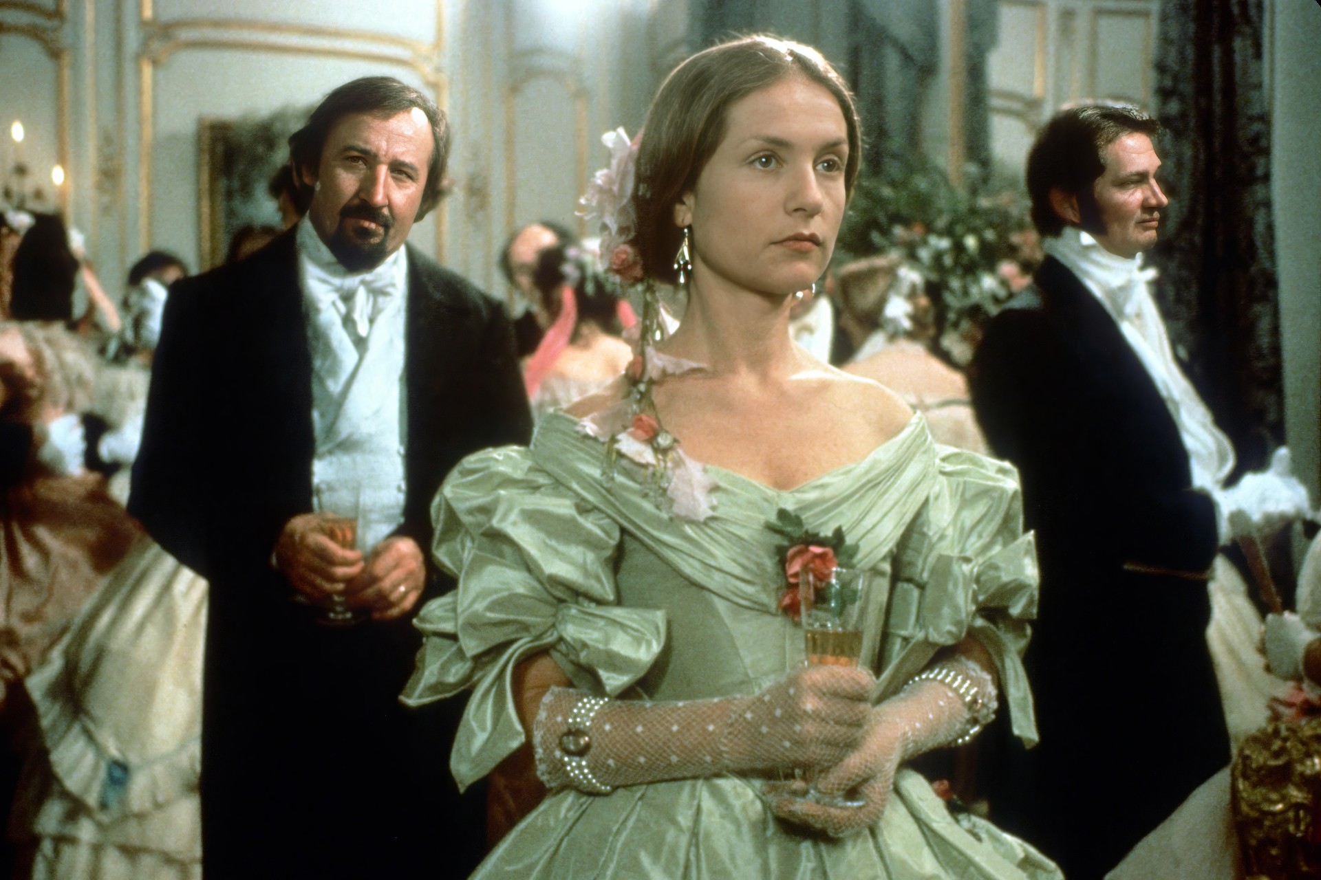 Кадр из французского драматического фильма 1991 года "Мадам Бовари", снятый Клодом Шабролем по одноименному роману французского писателя Гюстава Флобера. В роли Эммы Бовари - Изабель Юппер.