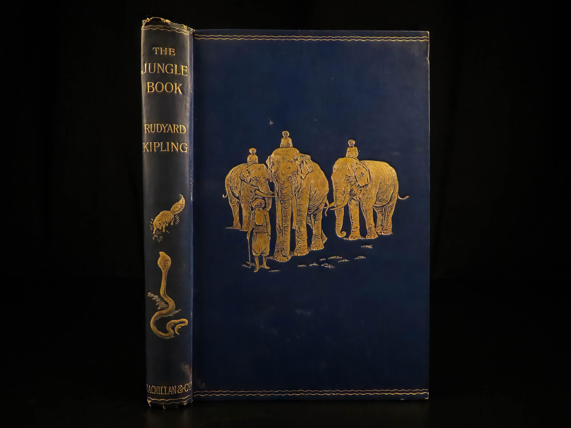 Рельефная обложка первого издания с иллюстрациями Джона Локвуда Киплинга (отца Редьярда). Дата публикации - 1984 год.