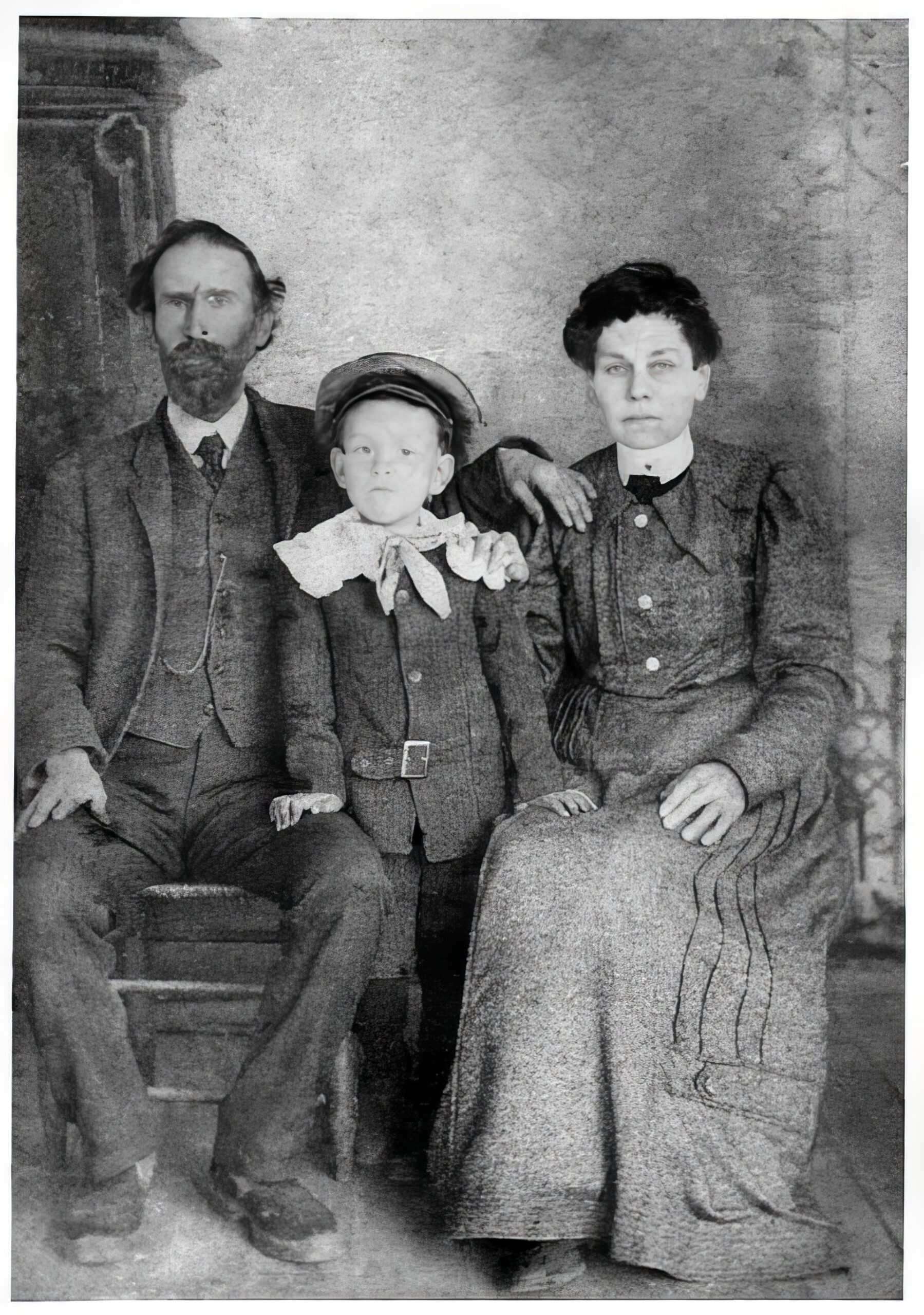 Чарлз Диккенс с родителями: отцом Джоном Диккенсом (1785-1851) и матерью Элизабет Диккенс (1789-1863).