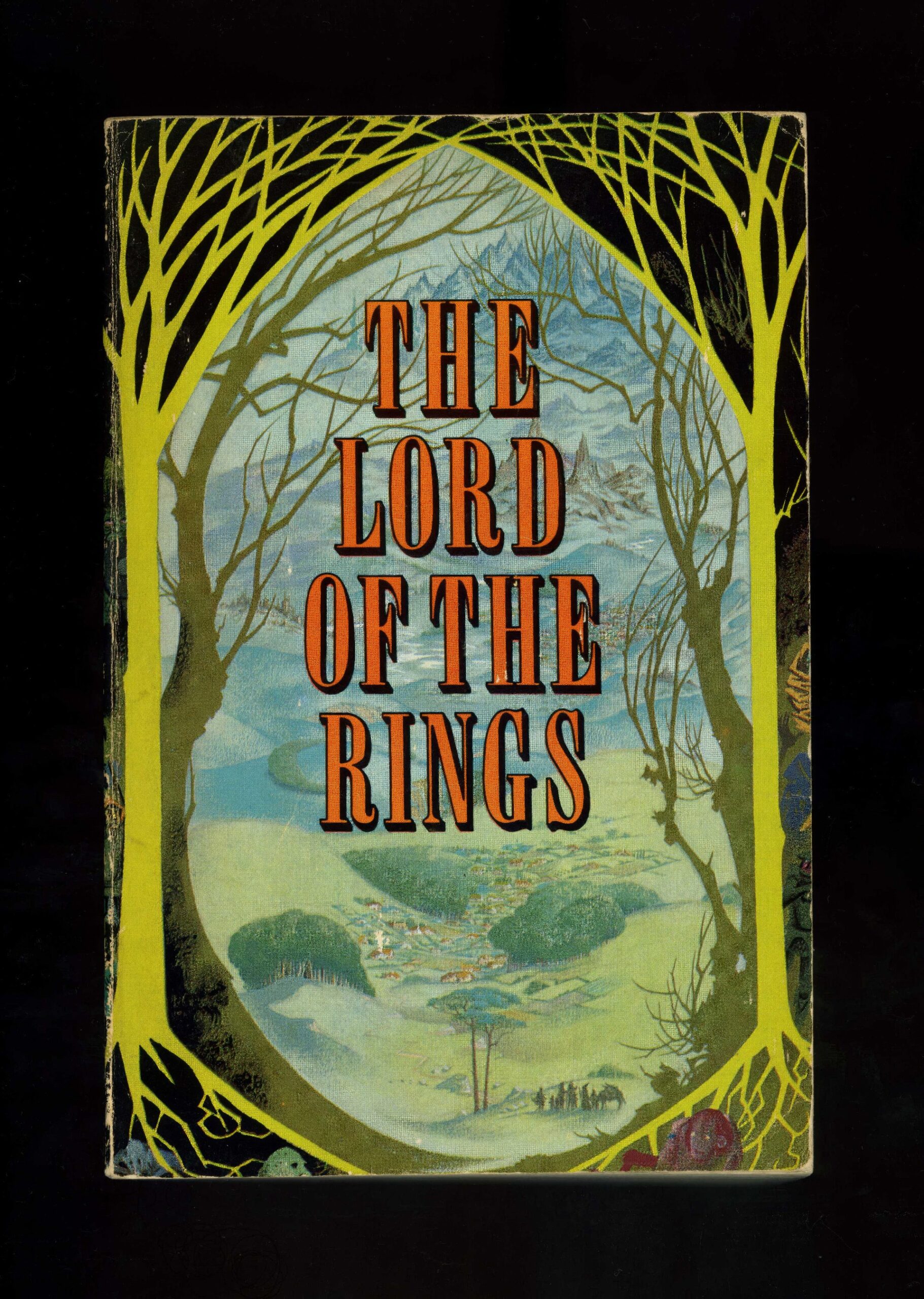 Первое однотомное издание (1968) с иллюстрациями Полин Бейнс.