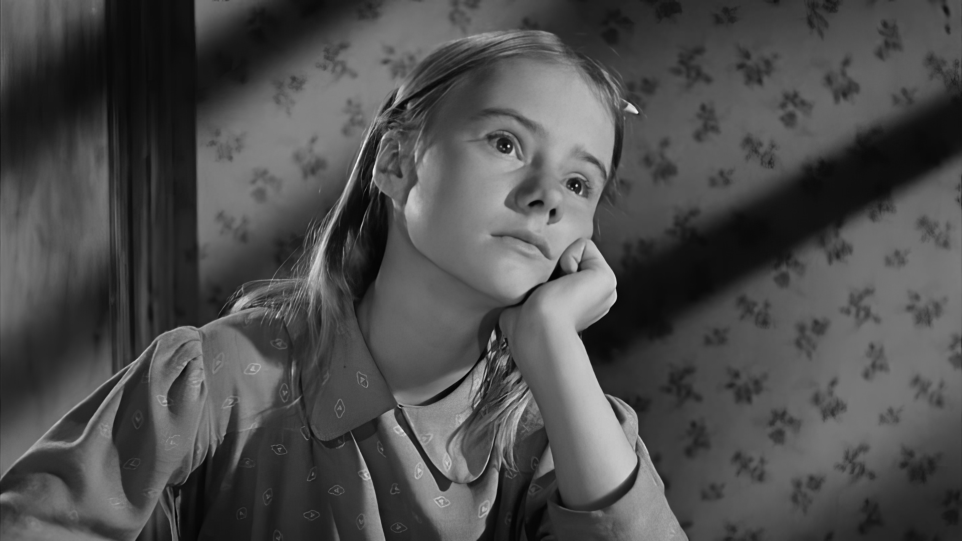 Кадр из фильма "Дерево растёт в Бруклине" 1945 года. Режиссёр - Элиа Казан. В роли Френси - Пэгги Энн Гарнер.