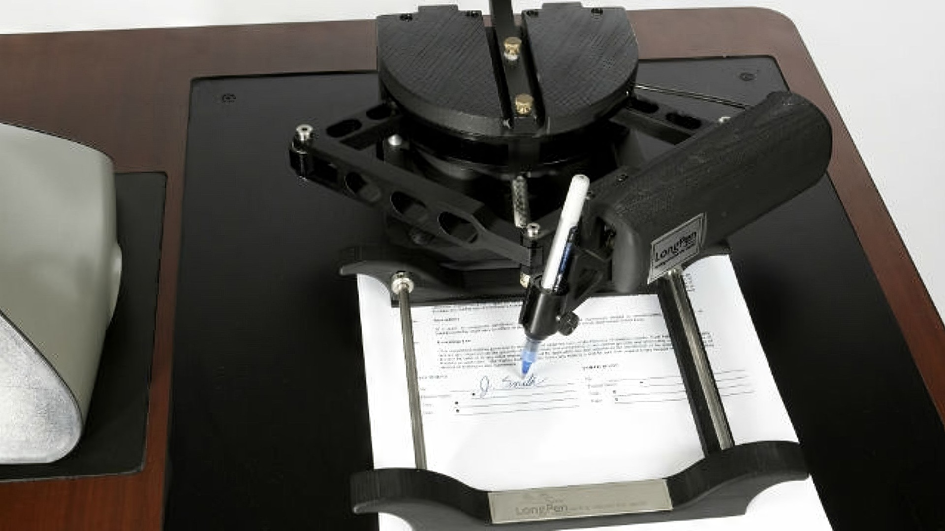 Изобретение Этвуд под названием «Длинная ручка» (LongPen). Источник иллюстрации: Syngrafii.