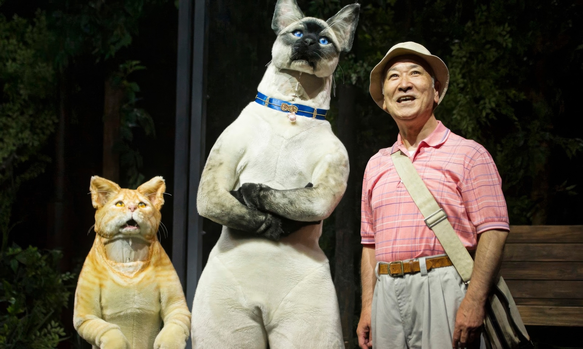 Кацуми Киба (в роли Накаты) и его друзья в спектакле «Кафка на пляже». Сценическая адаптация романа Харуки Мураками, режиссёр — Юкио Нинагава. Театр Barbican, Лондон,2002 г. Фото: Аластер Мьюир.