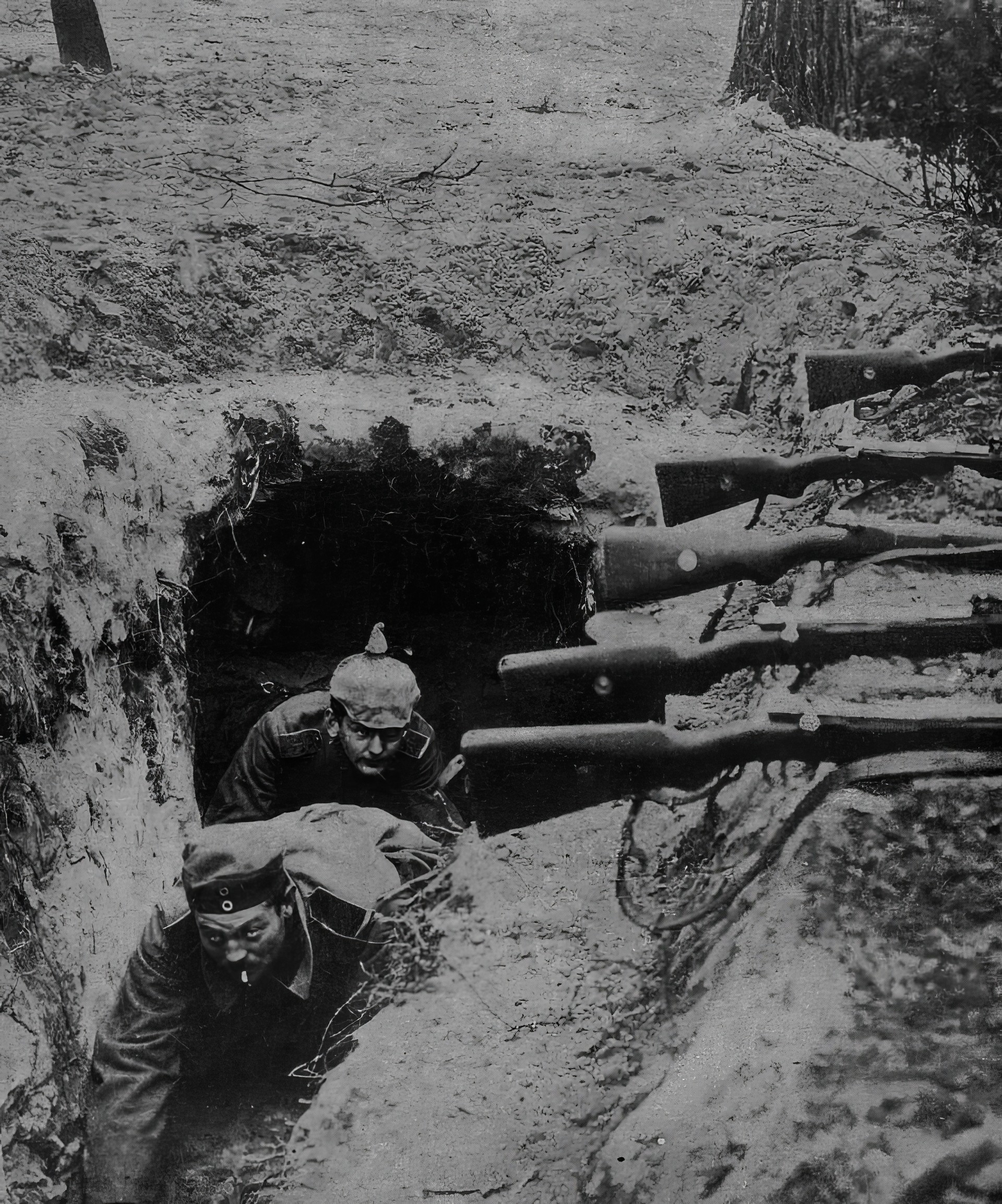 Немецкие солдаты первой мировой в окопах. 