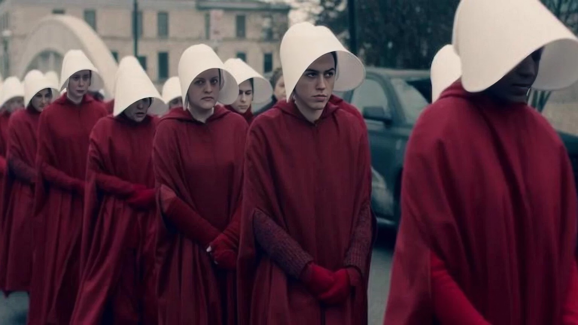 Кадр из фильма "Рассказ служанки" (2017), США.