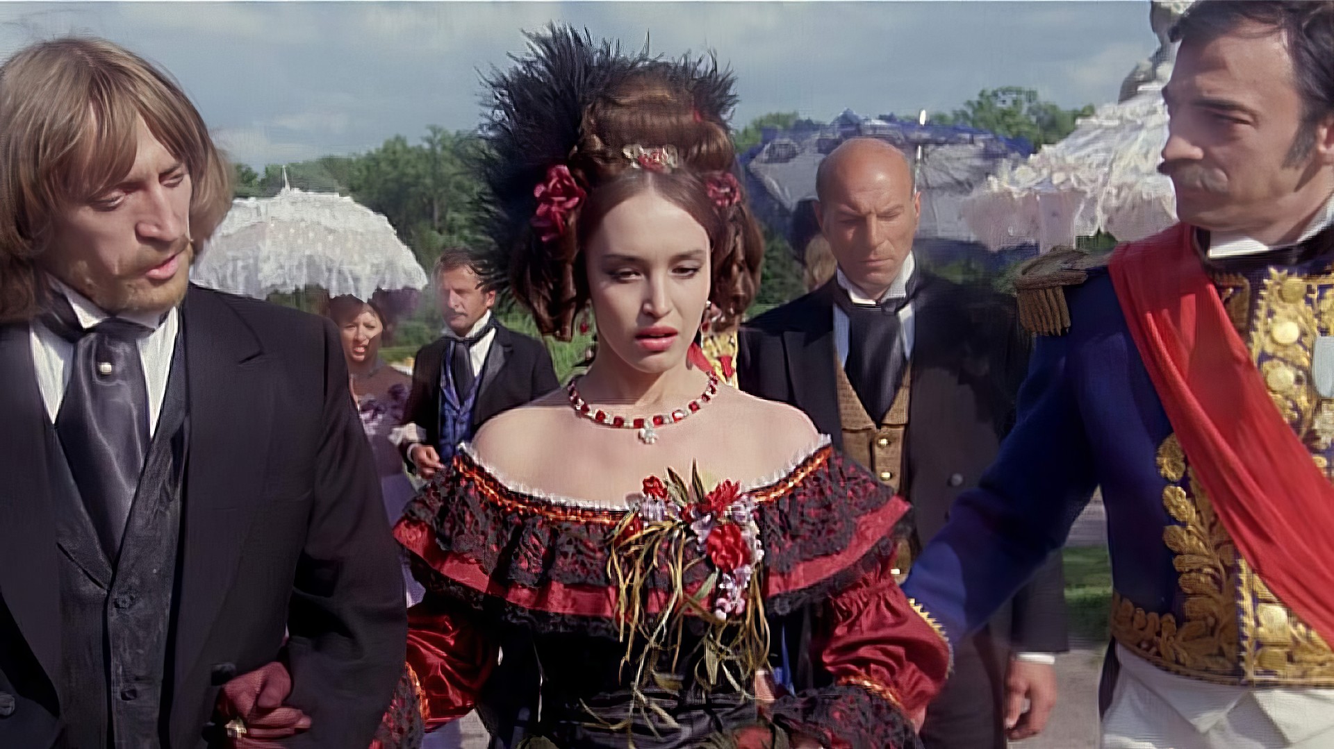 Кадр из фильма «Узник замка Иф». СССР, 1988 год. Граф Монте-Кристо, Мерседес и её муж Фернан Мондего, граф де Морсер. Виктор Авилов - в роли графа Монте-Кристо, Михаил Боярский — в роли Фернана Мондего, графа де Морсер.