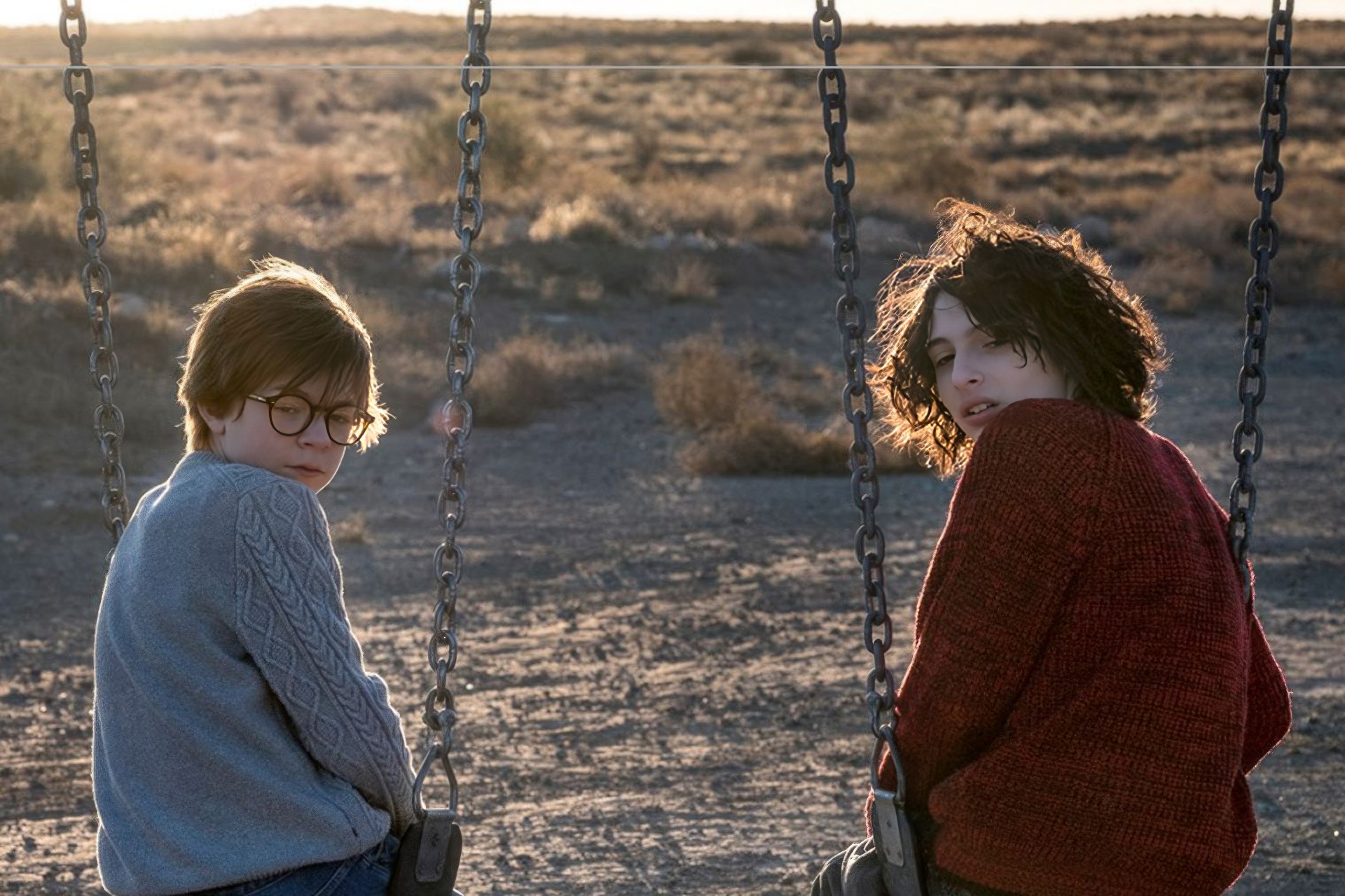 Тео Деккер (слева) и Борис Павликовский. Кадр из фильма "Щегол" (2019).