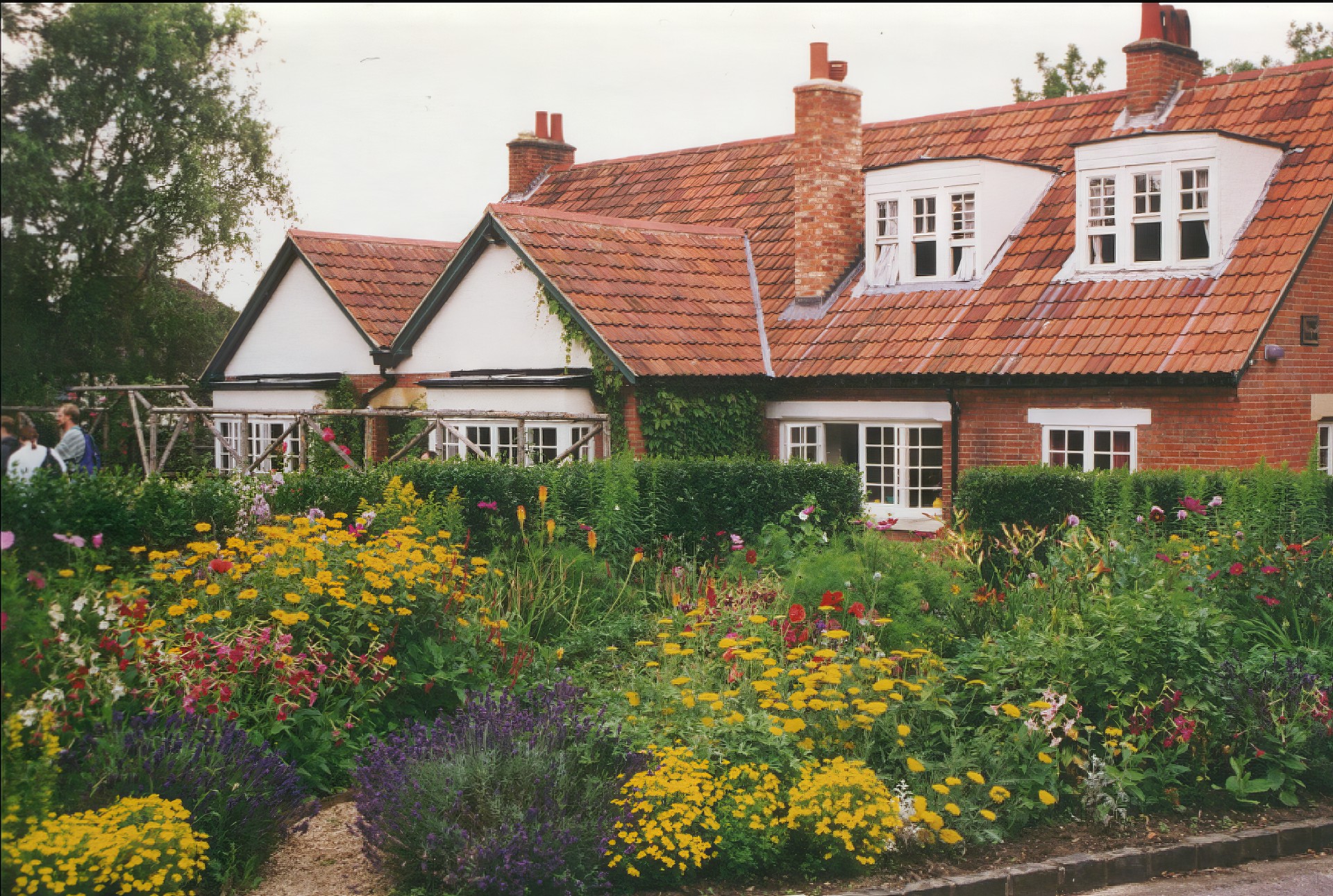 Килнс, дом Льюиса в Оксфорде, где писатель К. С. Льюис написал все свои книги о Нарнии. Сам дом был описан в книгах о Нарнии. 
