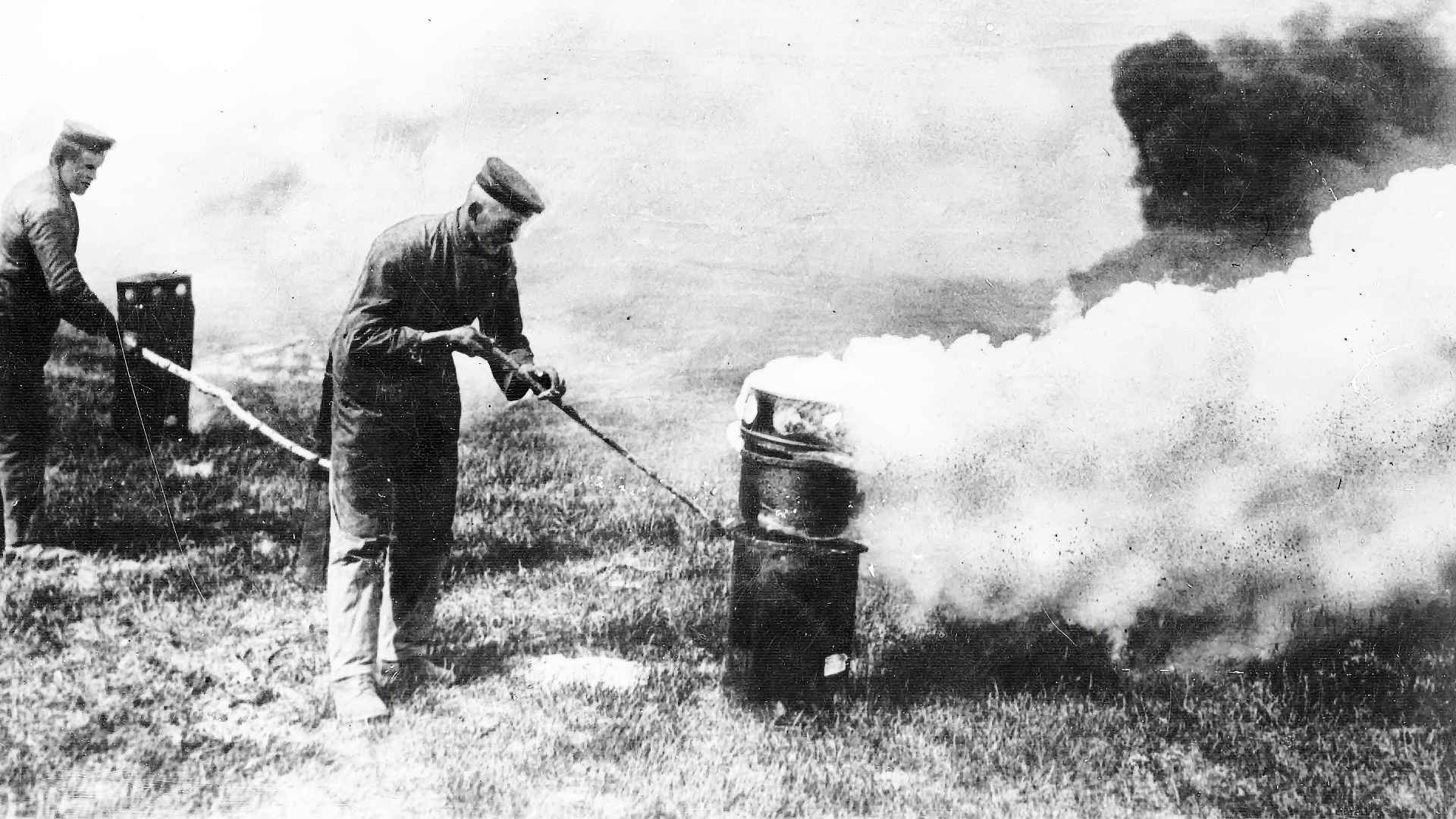 Германия использовала хлор во время Второй битвы при Ипре в Первой мировой войне в 1915 году.