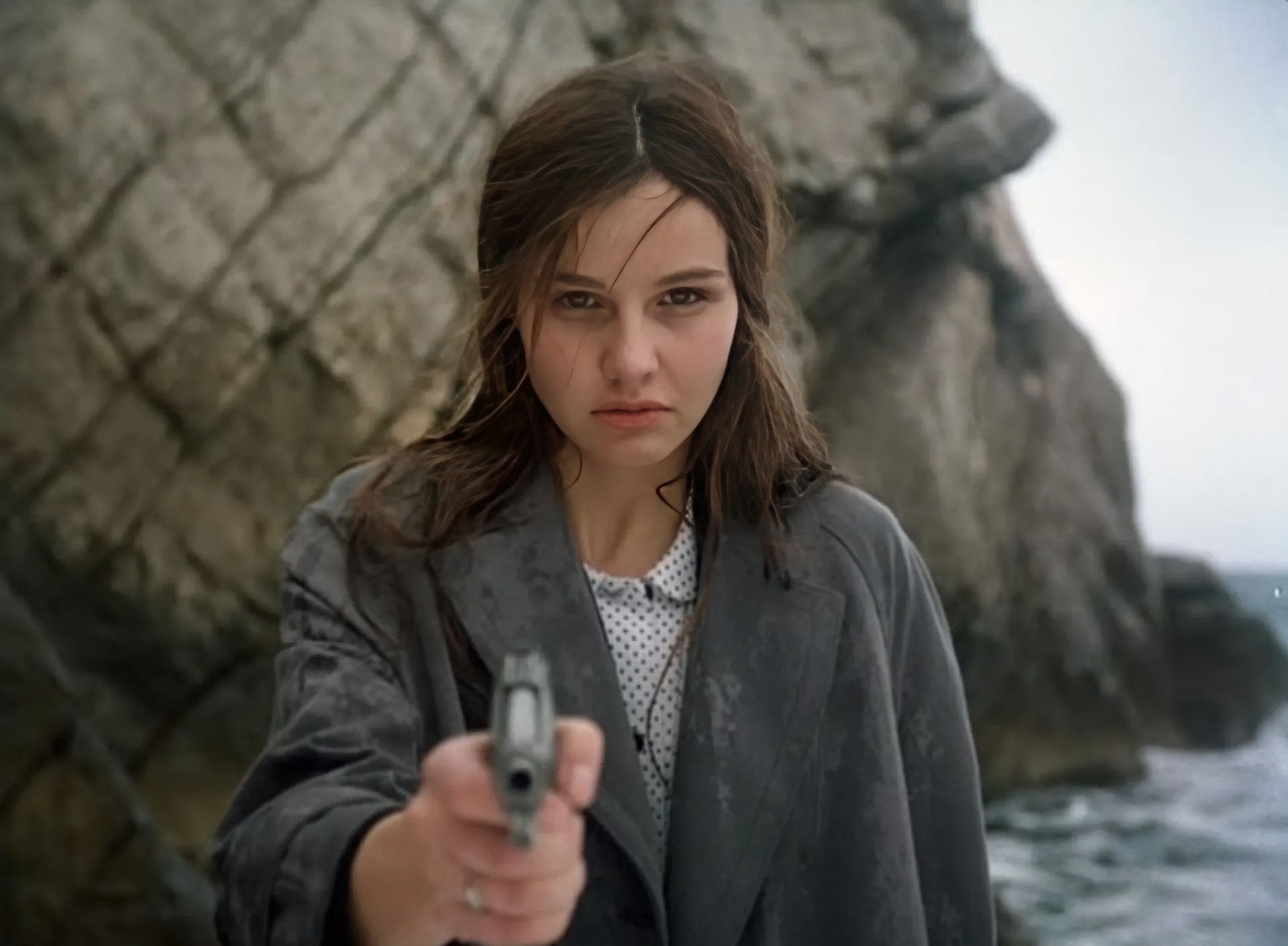 Кадр из советского детективного триллера Станислава Говорухина "Десять негритят", 1987. В роли Веры Клейторн Татьяна Друбич.