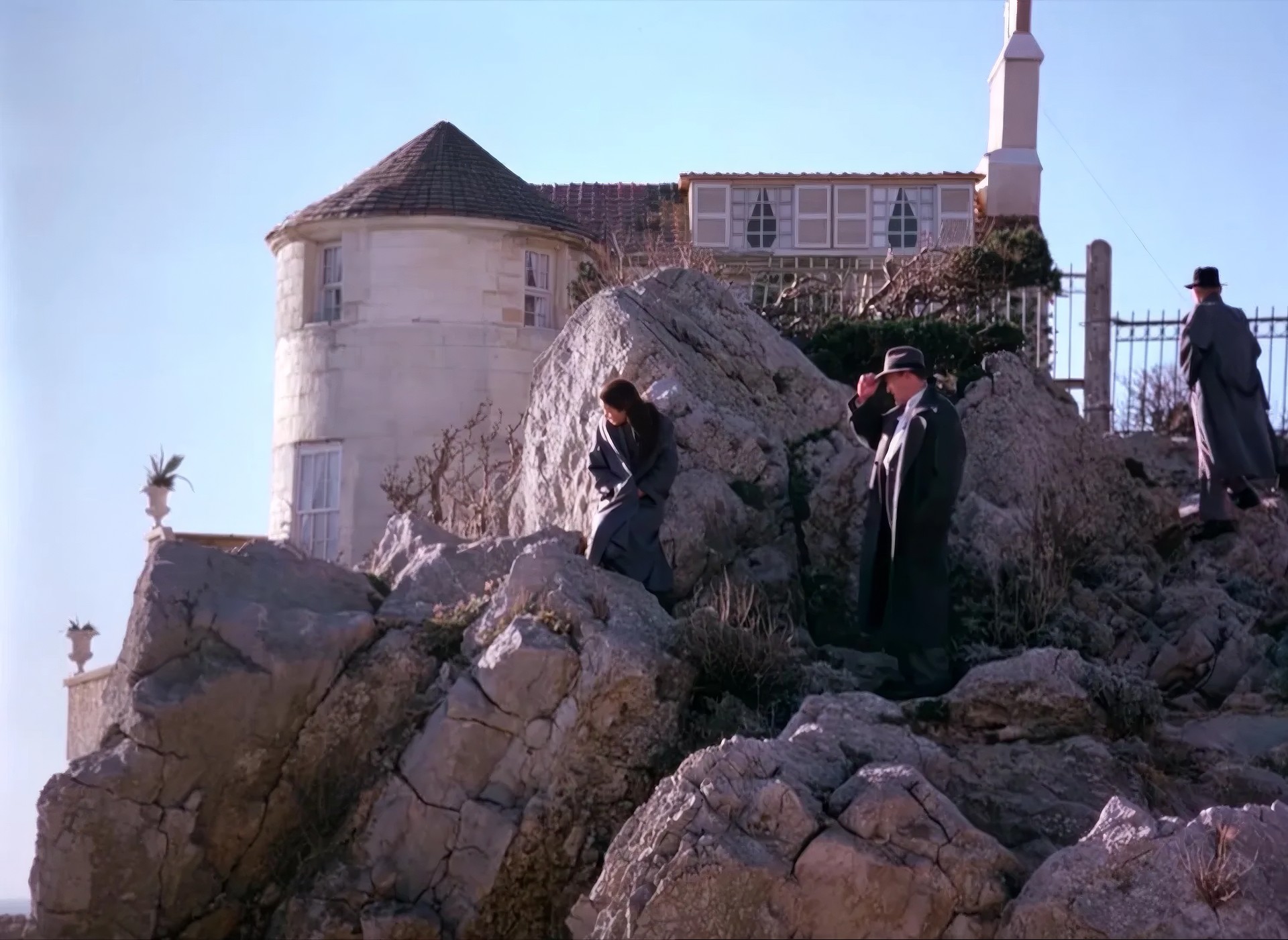 Замок Ласточкино гнездо в Крыму стал особняком мистера Оуэна на Негритянском острове (съемки снаружи общим планом) в фильме Станислава Говорухина "Десять негритят", 1987. 