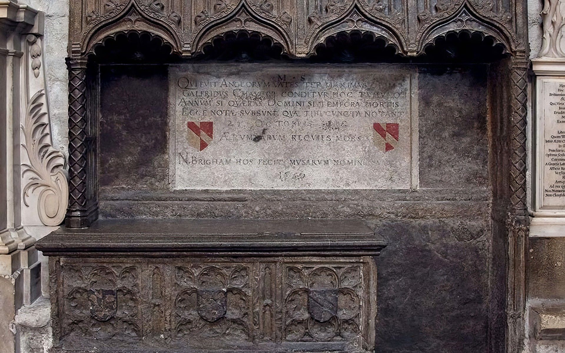Гробница Чосера в Вестминстерском аббатстве, возведённая Николасом Бригамом.