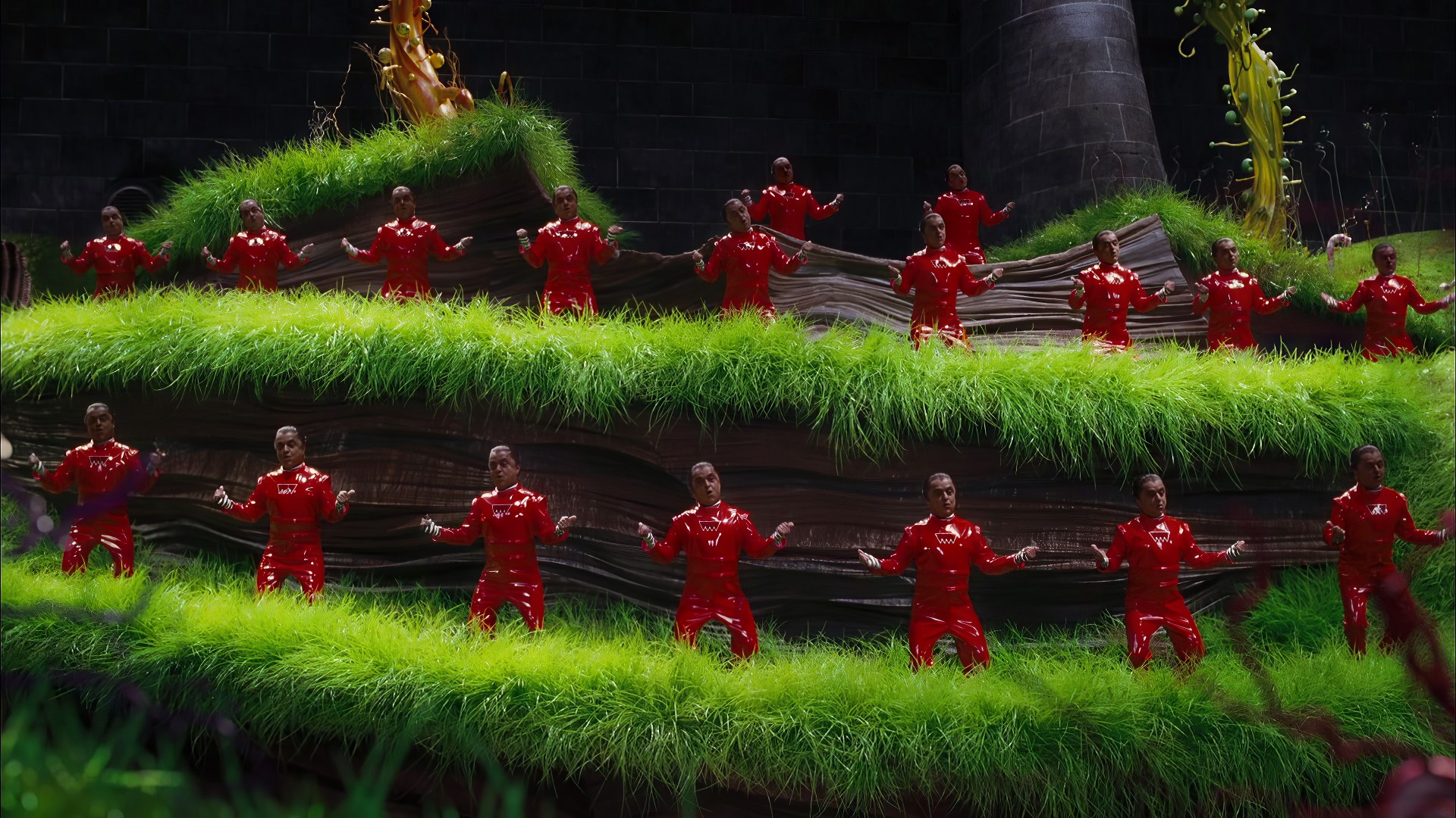 Умпа-лумпы. Кадр из фильма Тима Бёртона «Чарли и шоколадная фабрика» (англ. Charlie and the Chocolate Factory) (2005 год). 