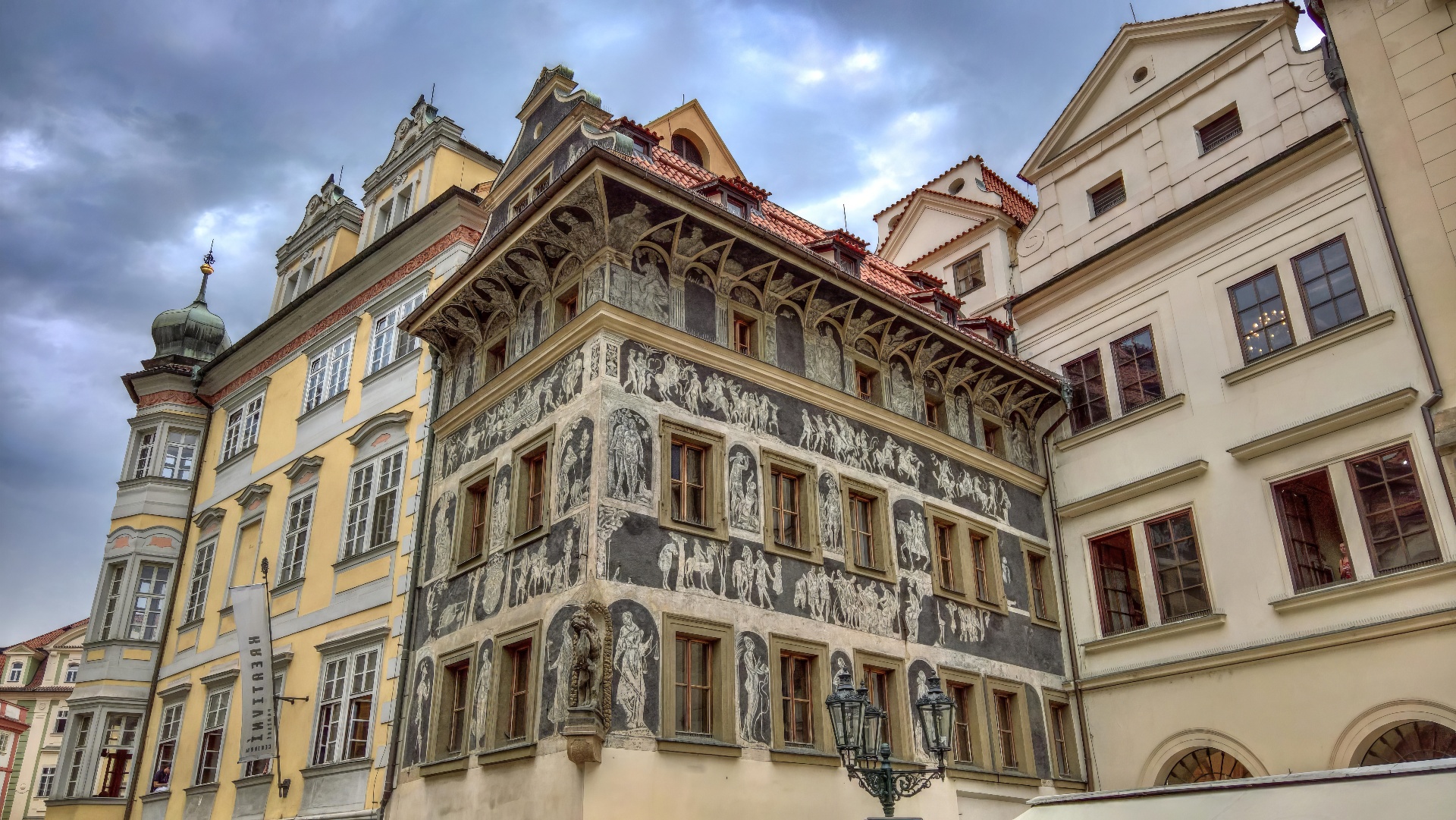 В "Доме у Минуты" (U Minuty), Староместская площадь, 2, г. Прага Франц Кафка прожил детские годы с 1889-1892.
